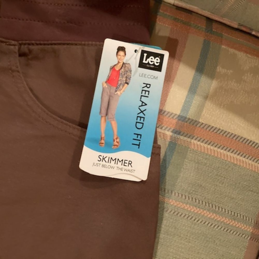 2/$30  NEW Lee Relaxed Fit Pants - Size 6